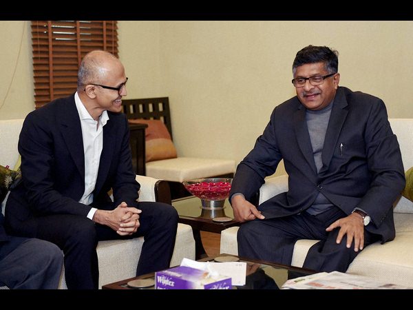 కేంద్రమంత్రితో సత్య నాదెళ్ల