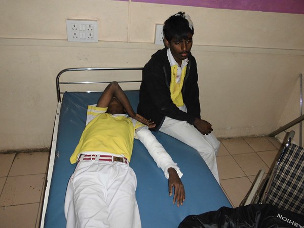 స్కూల్ బస్సు బోల్తా