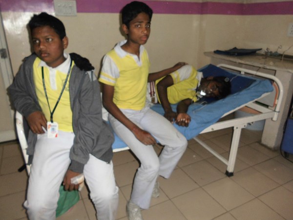 స్కూల్ బస్సు బోల్తా