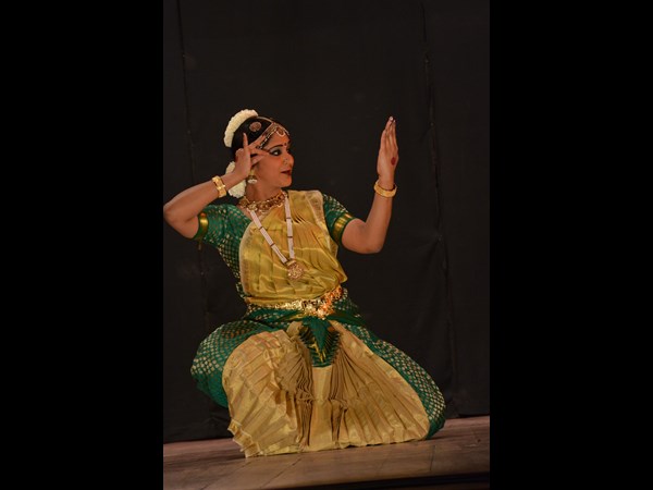 నృత్య ప్రదర్శన