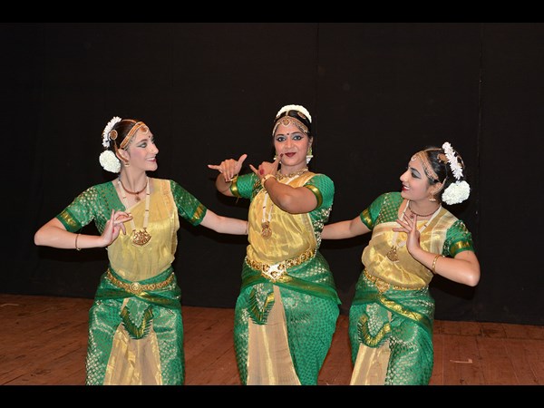 నృత్య ప్రదర్శన