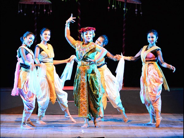 చిత్రాంగత నాటకం