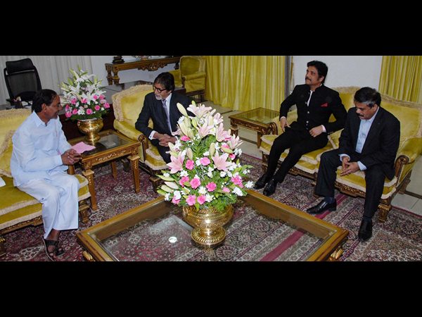 కేసీఆర్ ఇంటికి అమితాబ్, నాగ్