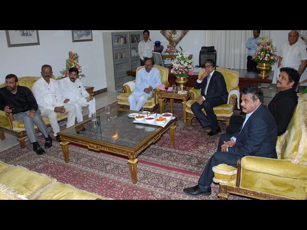 కేసీఆర్ ఇంటికి అమితాబ్, నాగ్