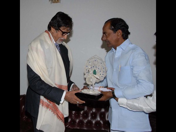 కేసీఆర్ ఇంటికి అమితాబ్, నాగ్