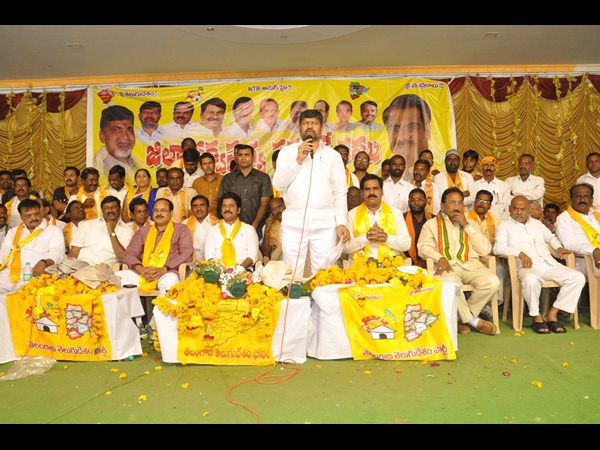  ఎమ్మార్పీఎస్‌ కార్యకర్తల్ని చితకబాదిన టీడీపీ కార్యకర్తలు
