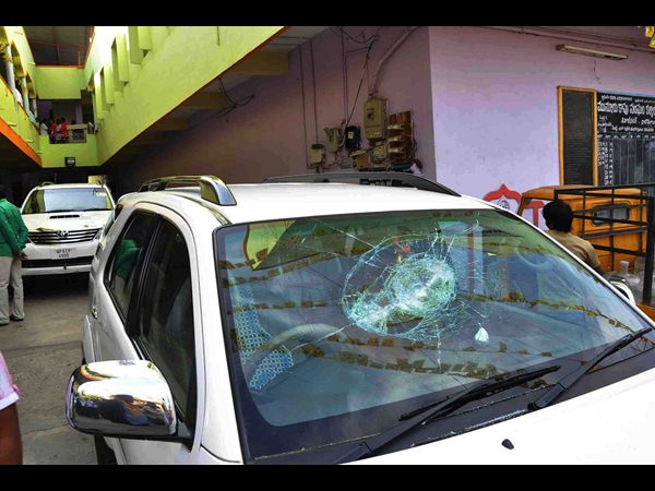  ఎమ్మార్పీఎస్‌ కార్యకర్తల్ని చితకబాదిన టీడీపీ కార్యకర్తలు