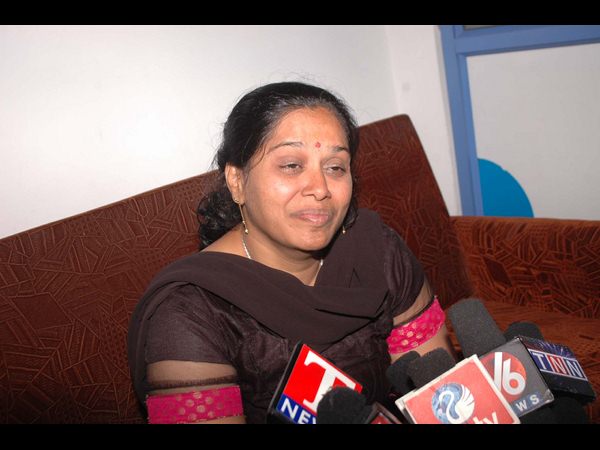 ఒంటరిగా జీవనం.. ఓ వ్యక్తి దారుణ హత్య 