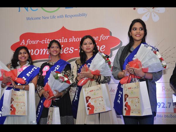  గర్భిణీల ఫ్యాషన్ షో