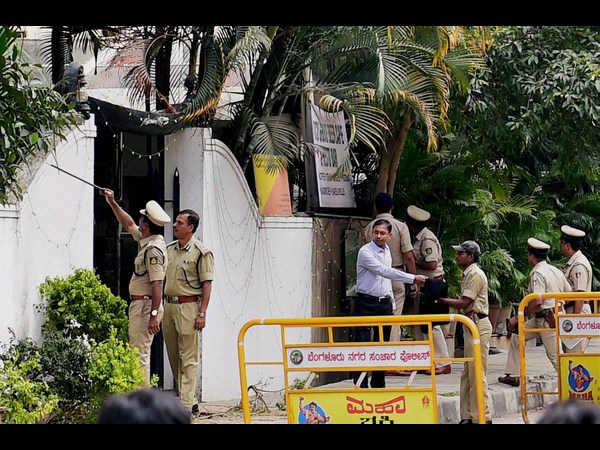  భవానీ పిల్లల రోదనలతో మిన్నంటిన ఆసుపత్రి