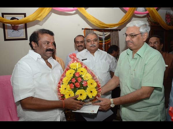 తలసానితో టాలీవుడ్ ప్రముఖులు