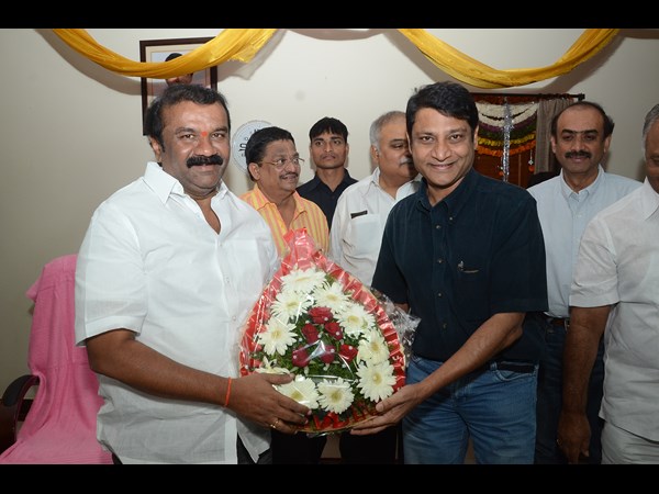 తలసానితో టాలీవుడ్ ప్రముఖులు