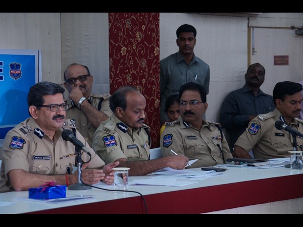 అదుపులోనే నేరాలు... మహిళలపై దాడులు తగ్గాయి: డీజీపీ