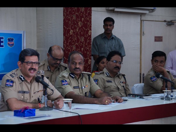 అదుపులోనే నేరాలు... మహిళలపై దాడులు తగ్గాయి: డీజీపీ