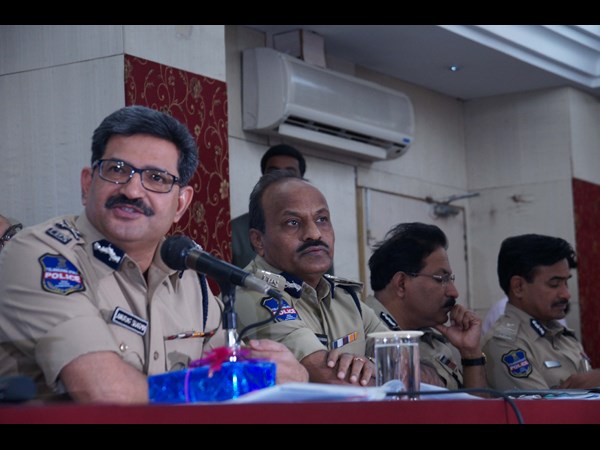 అదుపులోనే నేరాలు... మహిళలపై దాడులు తగ్గాయి: డీజీపీ
