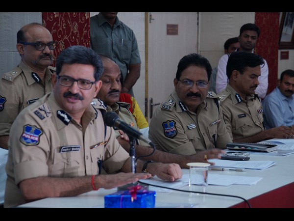 అదుపులోనే నేరాలు... మహిళలపై దాడులు తగ్గాయి: డీజీపీ