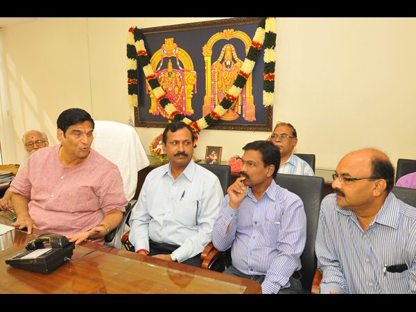  'బంగారు' చీర