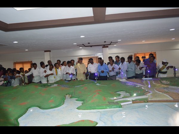 గంటన్నర సేపు పోలవరం ప్రాజెక్టు వద్ద గడిపిన బాబు 