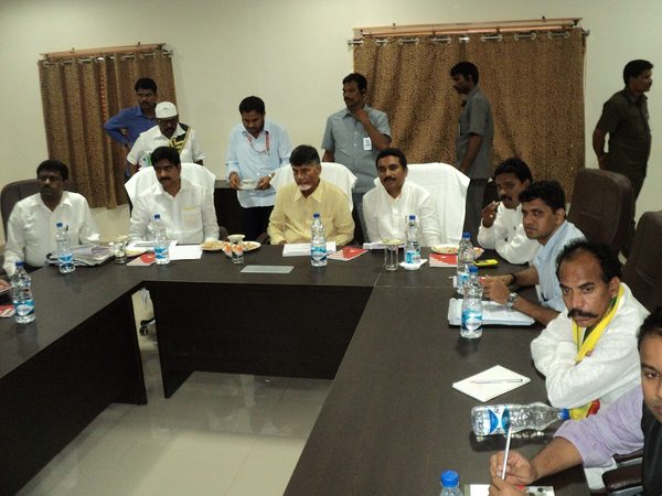  గంటన్నర సేపు పోలవరం ప్రాజెక్టు వద్ద గడిపిన బాబు 