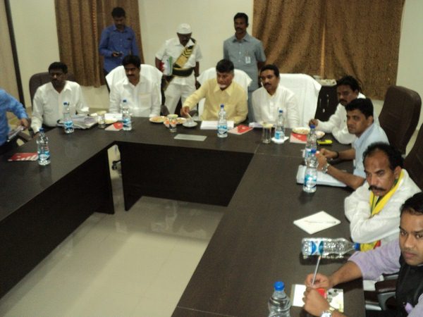  గంటన్నర సేపు పోలవరం ప్రాజెక్టు వద్ద గడిపిన బాబు