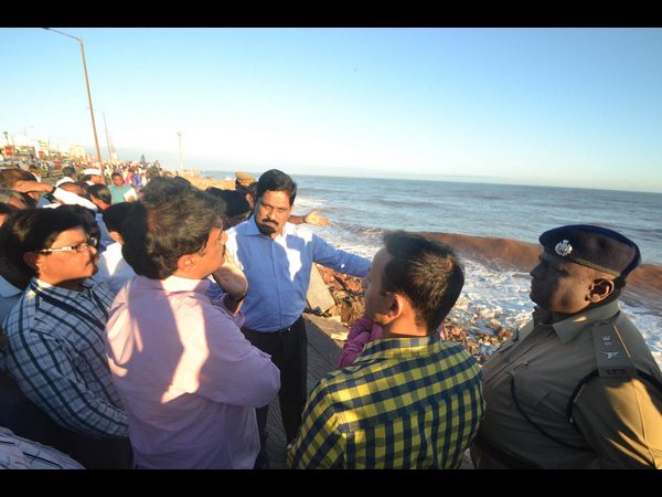 అధికారుల పర్యవేక్షణ