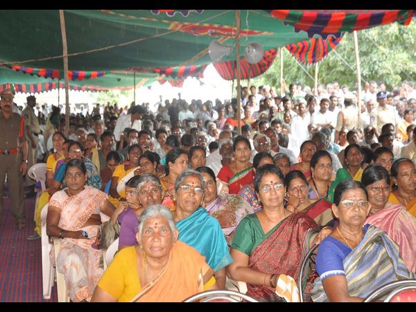  తుళ్లూరులో ఓపెన్ టాప్ జీబులో బాబు