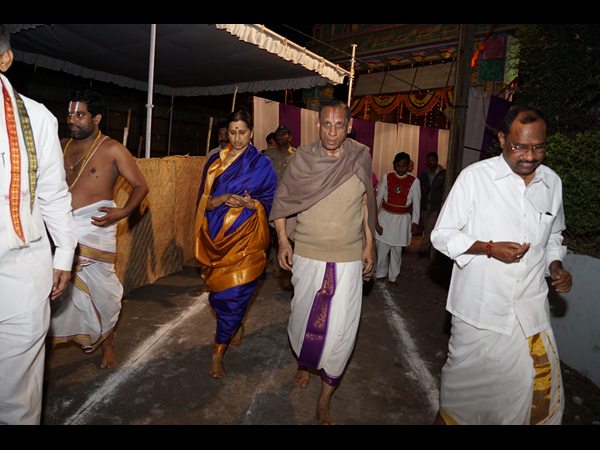 గవర్నర్ దంపతులు