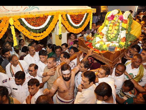 ప్రత్యేక పూజలు