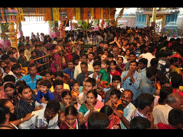 పెద్దమ్మ గుడిలో..