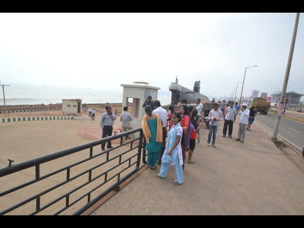 సందర్శకుల తాకిడి