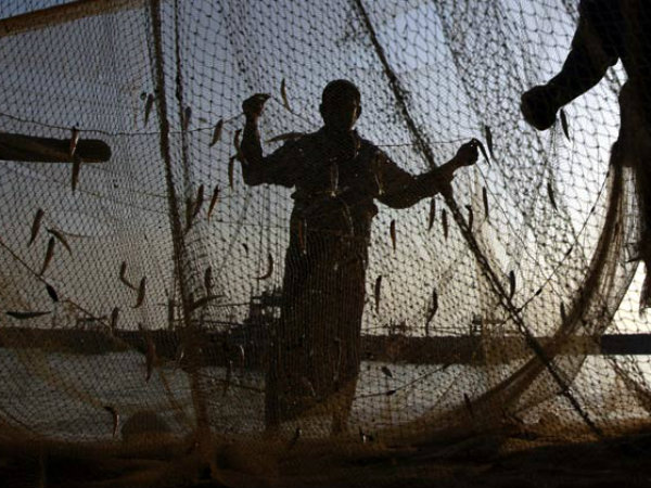 Pakistan abducts two boats with 12 Indian fishermen Pakistan abducts two boats with 12 Indian fishermen