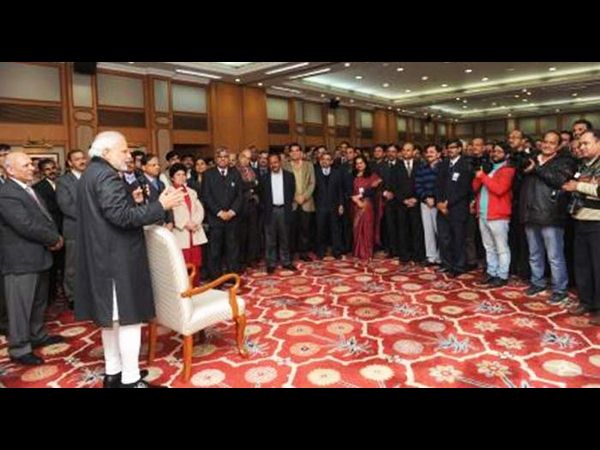  పీఎంఓ అధికారులతో ప్రధాని మోడీ న్యూ ఇయర్ స్పెషల్