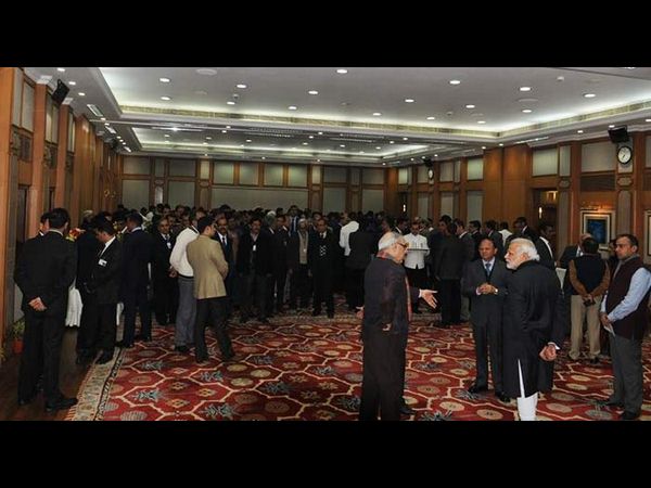  పీఎంఓ అధికారులతో ప్రధాని మోడీ న్యూ ఇయర్ స్పెషల్