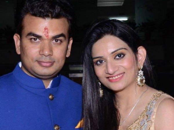 Software engineer stabs wife, hangs self in Dwarka Software engineer stabs wife, hangs self in Dwarka