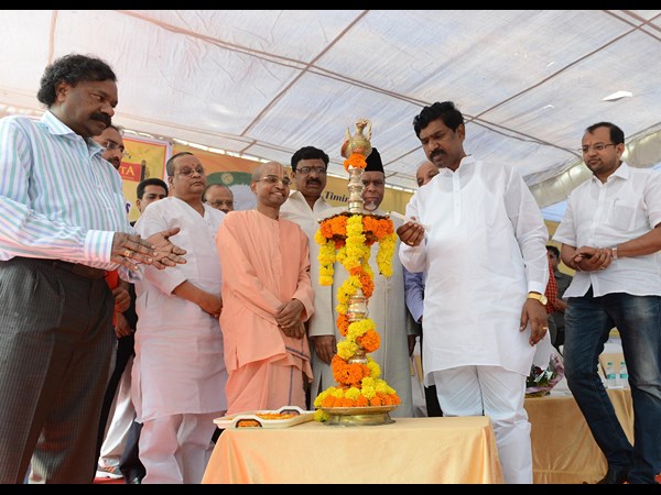 'ఆకలి తీర్చడం అభినందనీయం'