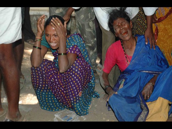 కుటుంబ సభ్యుల రోదన