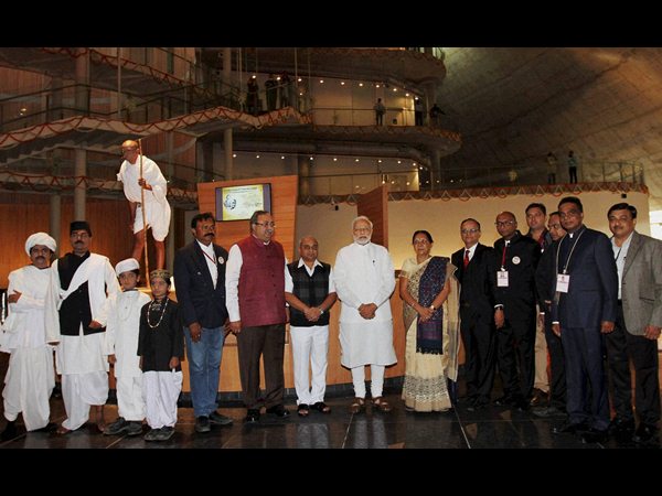 దండి కుటీర్‌లో భారత ప్రధాని నరేంద్ర మోడీ