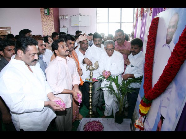 వైయస్ జగన్