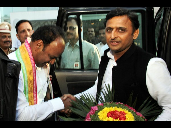  శ్రీవారిని దర్శించుకున్న యూపీ సీఎం అఖిలేష్