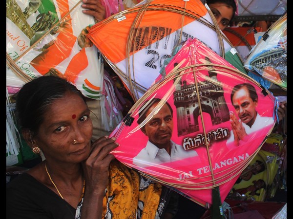 ధూల్‌పేట్‌లో కేసీఆర్, మోడీ గాలిపటాలు