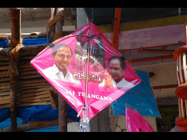 ధూల్‌పేట్‌లో కేసీఆర్, మోడీ గాలిపటాలు