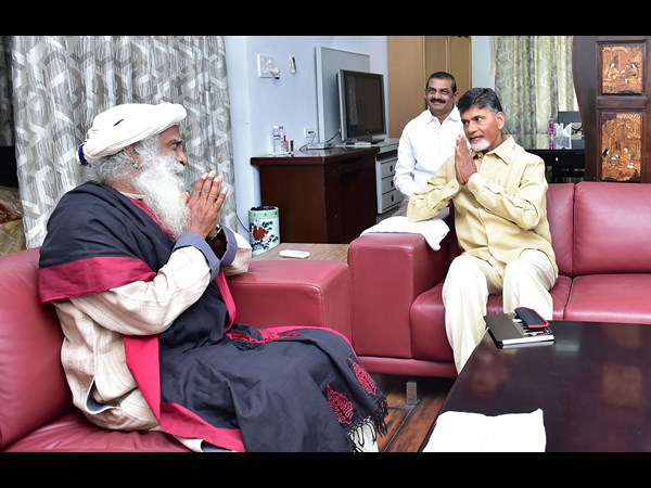 చంద్రబాబుతో జగ్గీ వాసుదేవ్