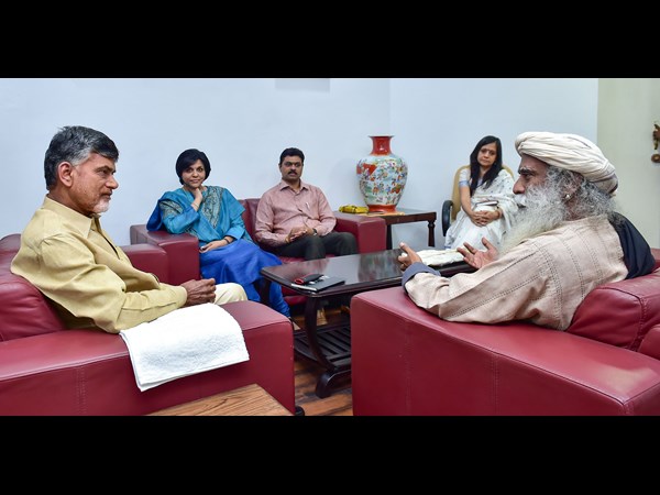 చంద్రబాబుతో జగ్గీ వాసుదేవ్