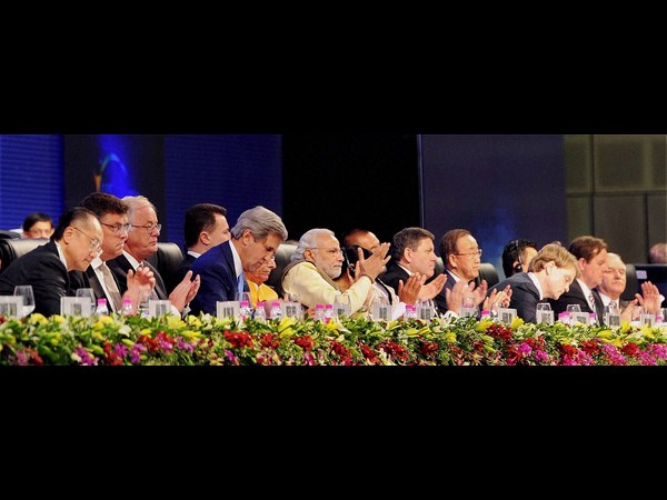 'ఉజ్వల గుజరాత్' శిఖరాగ్ర సదస్సులో ప్రధాని మోడీ