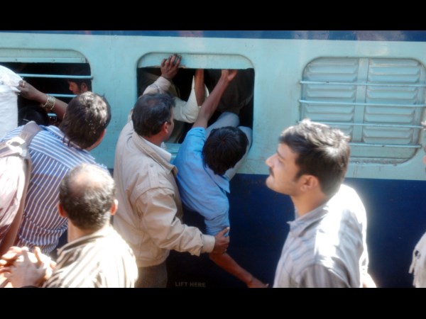  పల్లెబాట పట్టిన నగరవాసులు