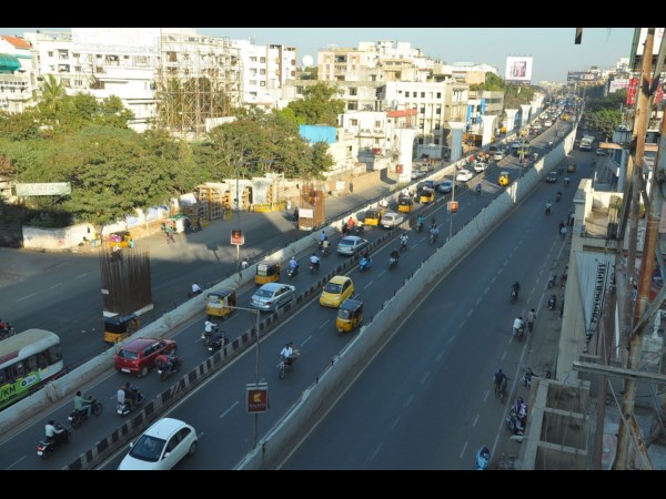 పల్లెబాట పట్టిన నగరవాసులు