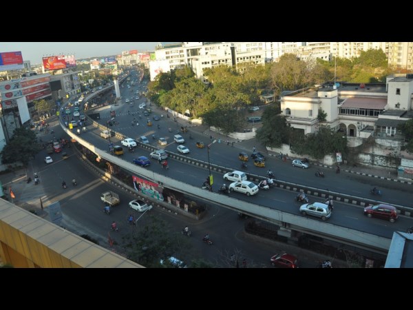 పల్లెబాట పట్టిన నగరవాసులు