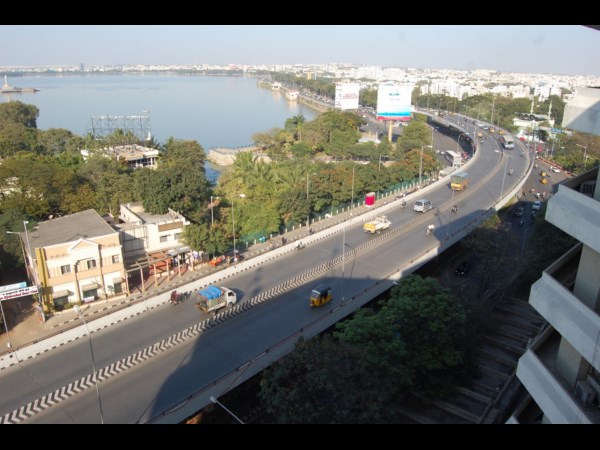 పల్లెబాట పట్టిన నగరవాసులు