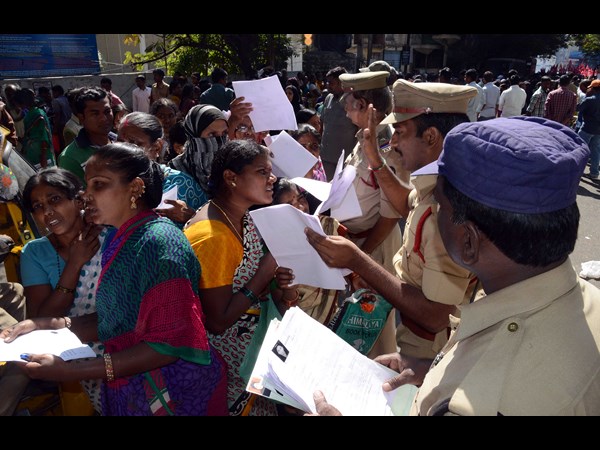 కొత్త కలెక్టర్‌కు తొలిరోజే సమస్యలు స్వాగతం