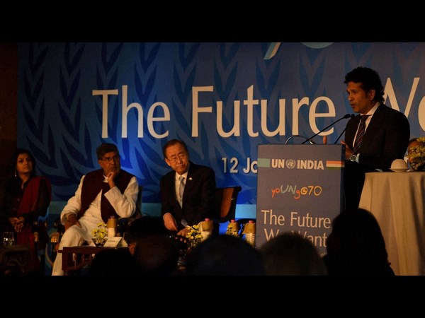 'యంగ్ @70' లోగో ఆవిష్కరణలో పాల్గొన్న సచిన్, సత్యార్ధి 'యంగ్ @70' లోగో ఆవిష్కరణలో పాల్గొన్న సచిన్, సత్యార్ధి